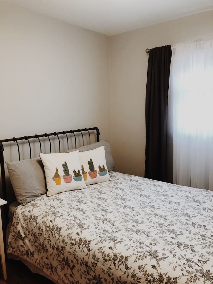 3rd bedroom with full size bed