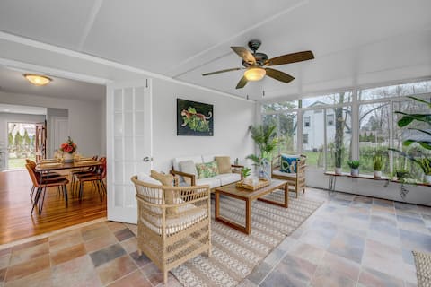 Bright 4BR w/ Large Backyard and Sunroom