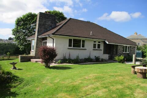Cockles Farm Bungalow - Garden, Field  & Views.