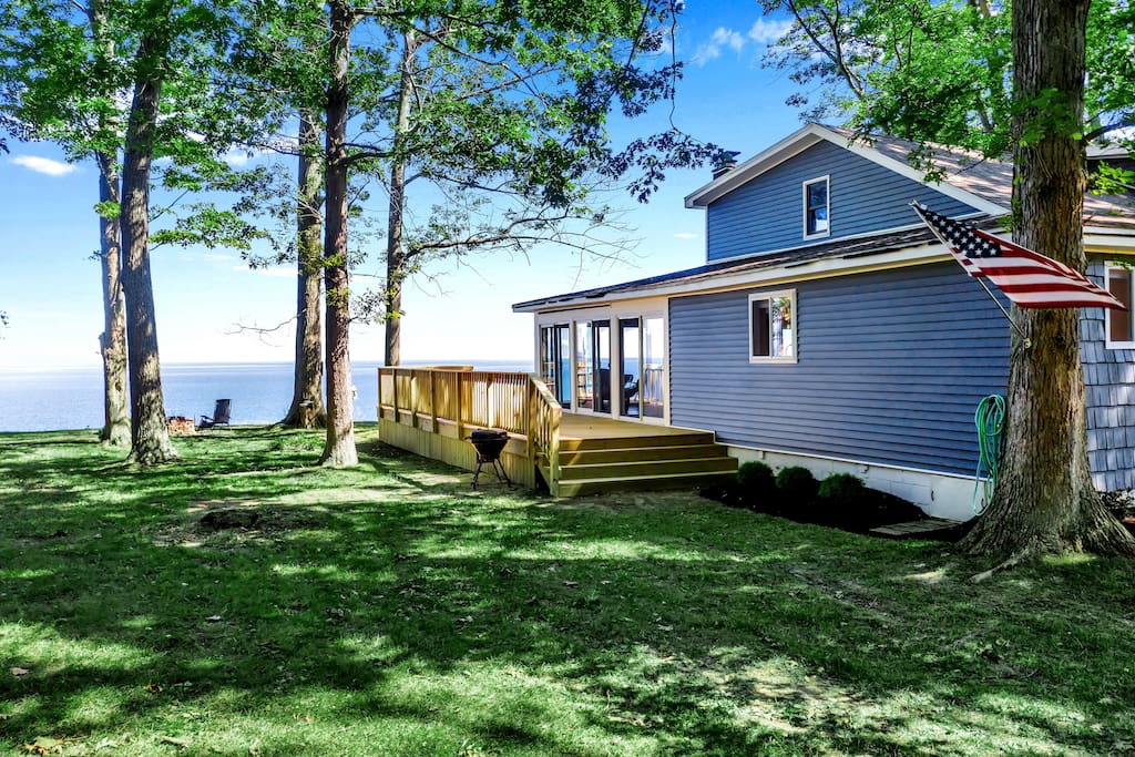 Tucked Away - Cozy 4BR Waterfront Home w/Hot Tub
