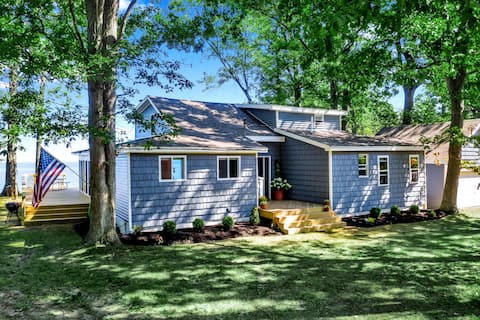Lake Ontario Home+Hot Tub, sleeps 10 | Tucked Away