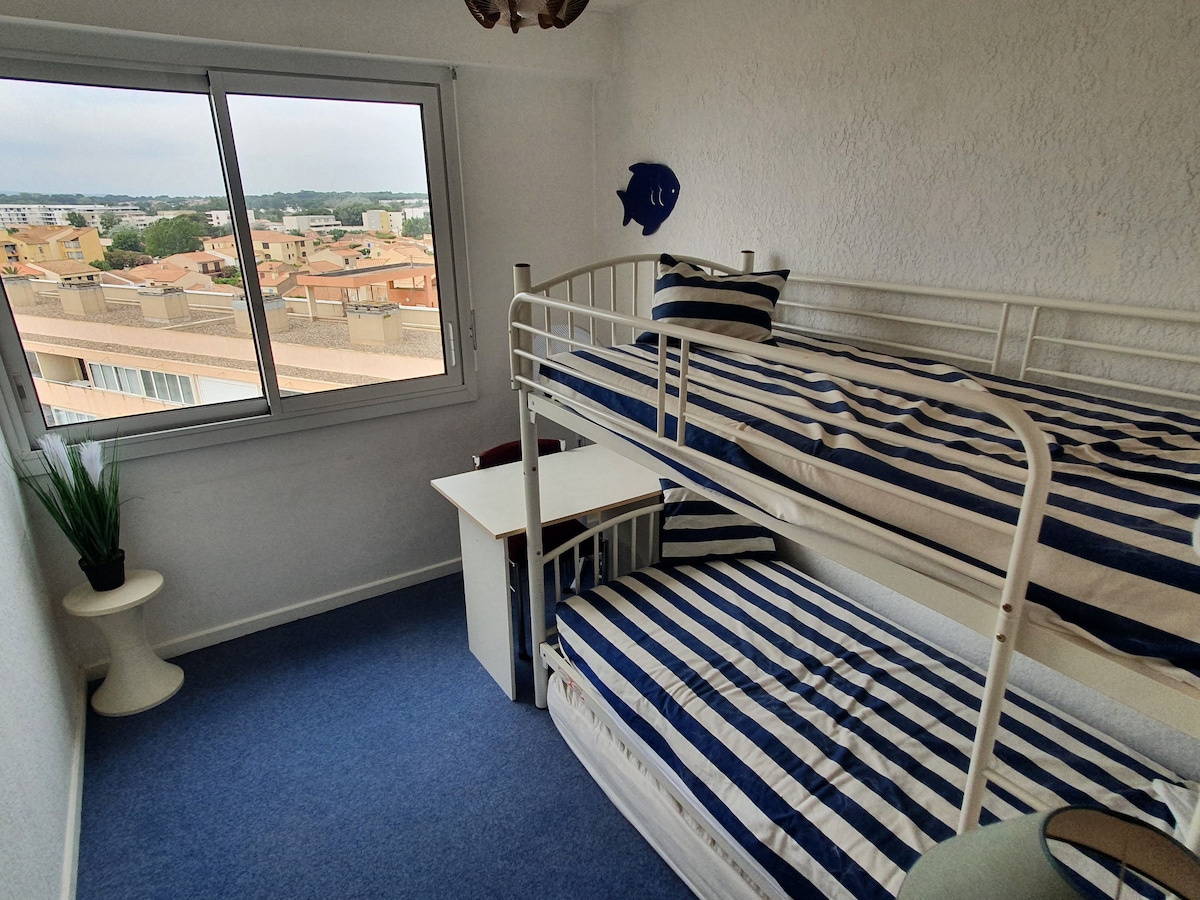 соба со кревет на спрат