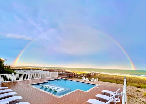 "The Snow's Cut Chateau": OF infinite pool views!