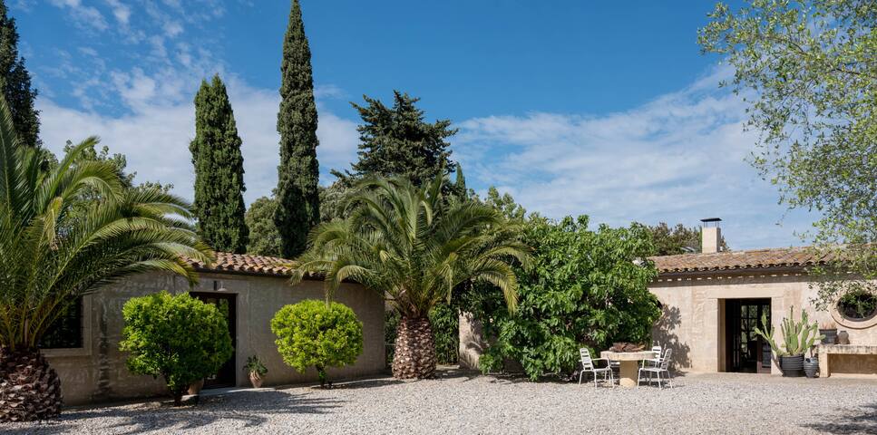 Unique villa in the Empordà gallery image 5