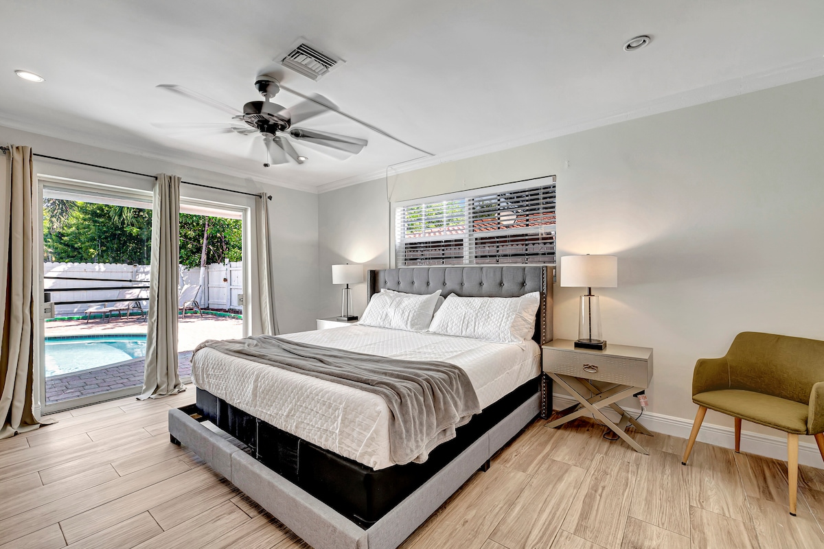 חדר שינה מס '1 (מיטת קינג סייז) עם חדר רחצה צמוד