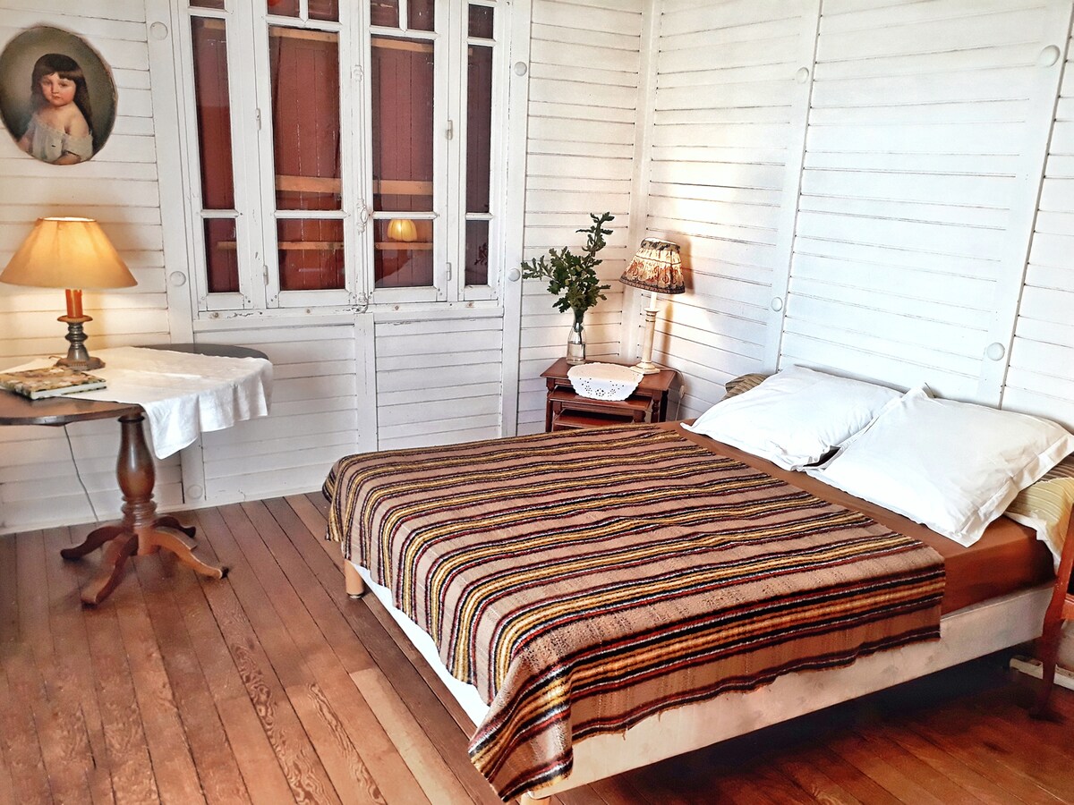 2号双人卧室，可欣赏美景