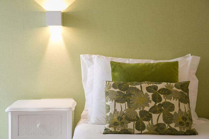 Building with 7 suite 14 guests near Rossio Square gallery image 3