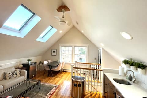 2BR Suite - Bright - Modern - Central AC - Parking