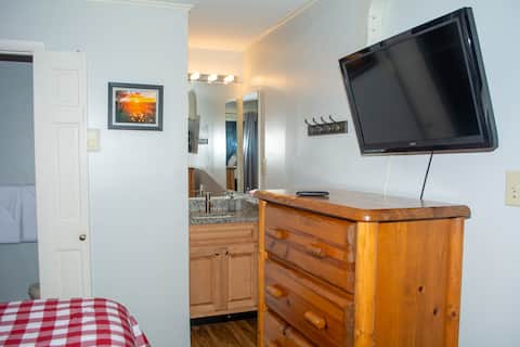 Winterplace Ski in Ski out condo First floor! D104
