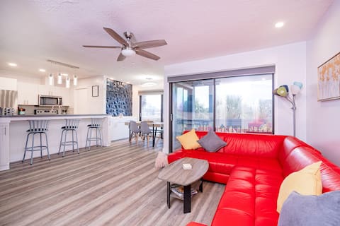 ACASA- Lakefront, King bed, CLEAN