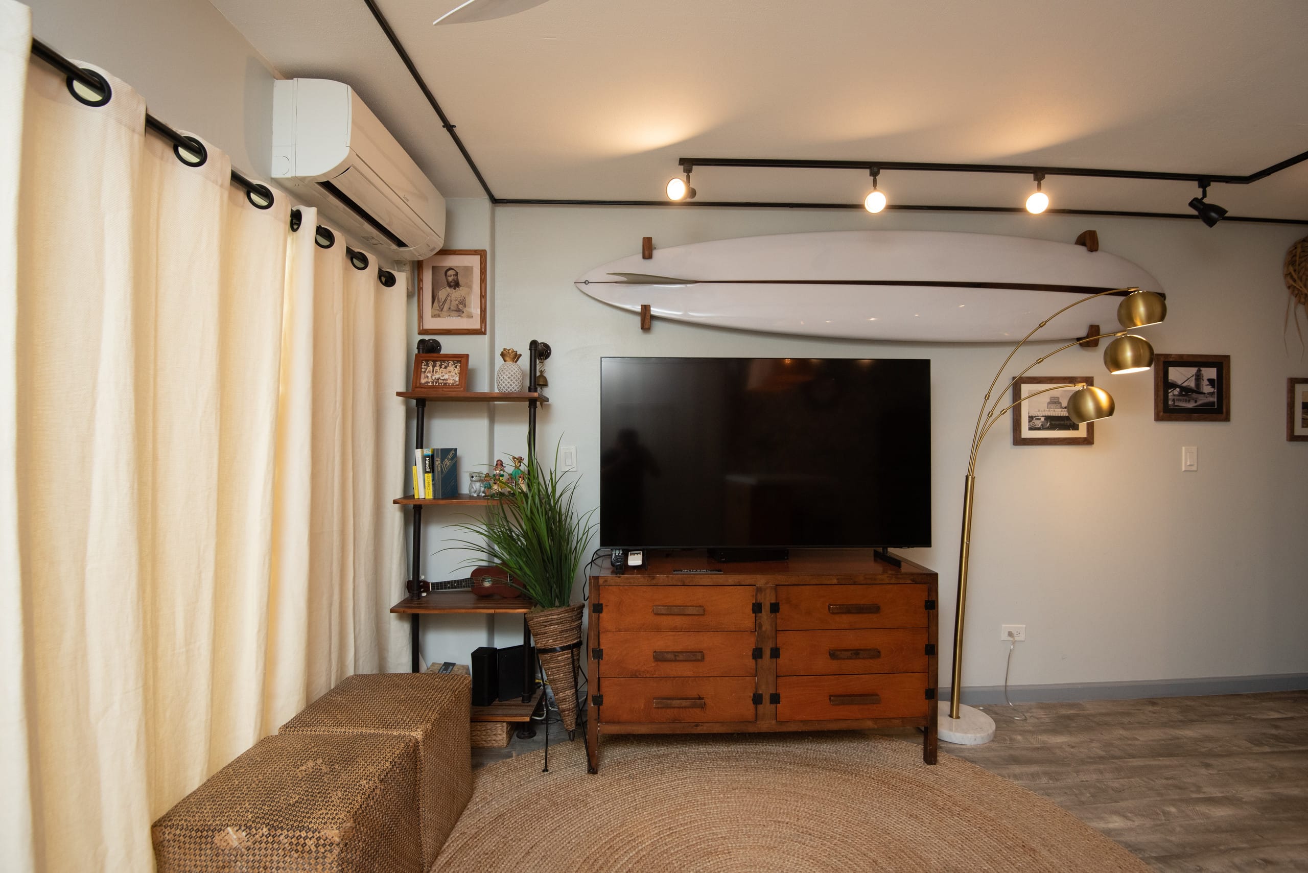 Condo in Honolulu · ★4.91 · 1 bedroom · 2 beds · 1 private bath - Image 9