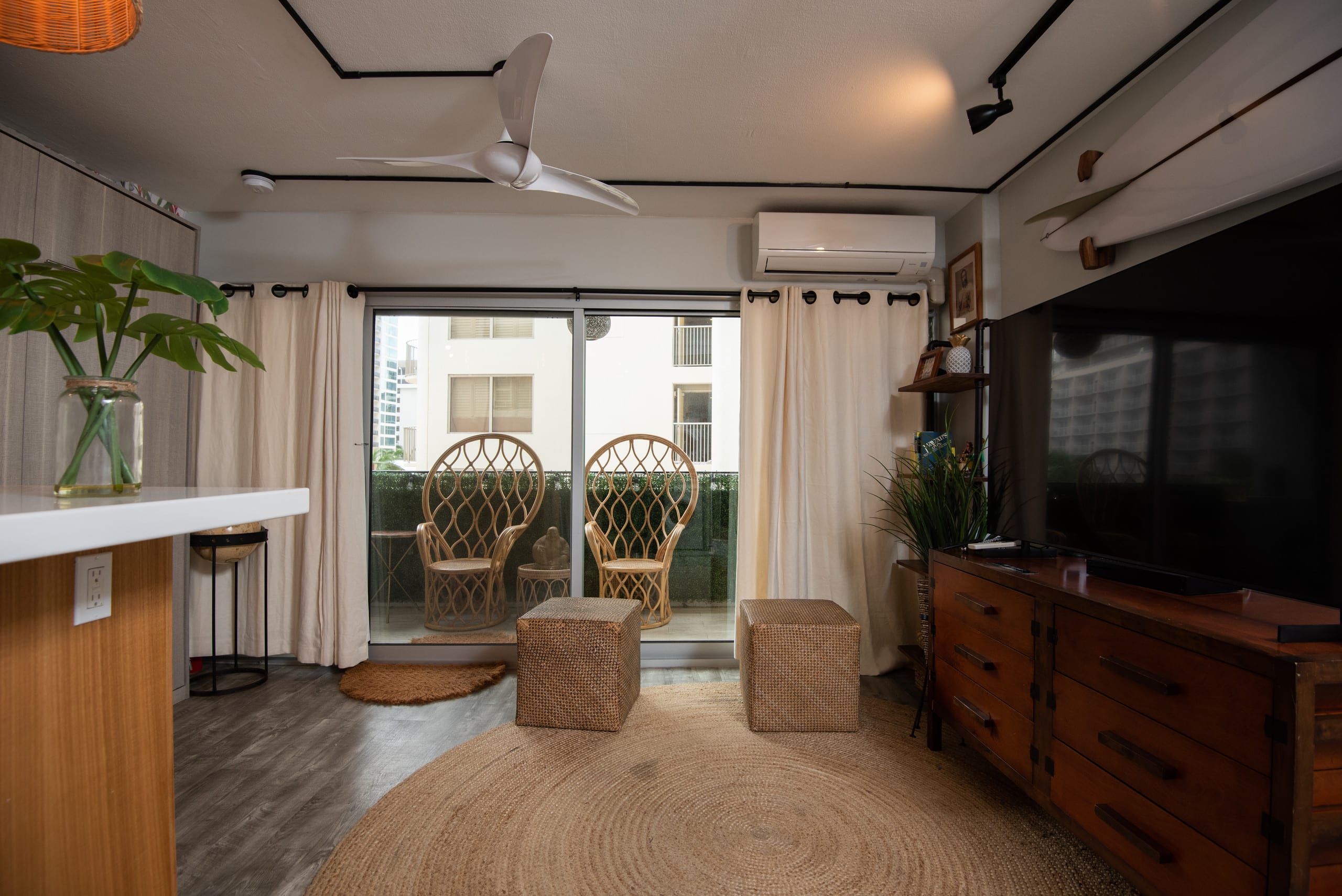 Condo in Honolulu · ★4.91 · 1 bedroom · 2 beds · 1 private bath - Image 7