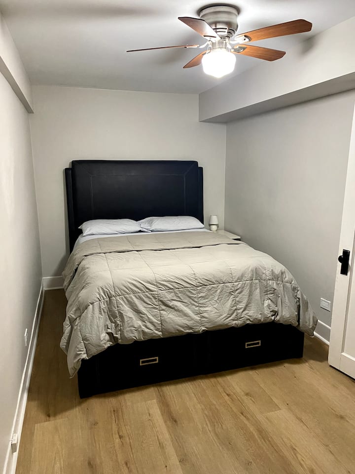 1. spavaća soba s bračnim krevetom (širine 150 - 179 cm)