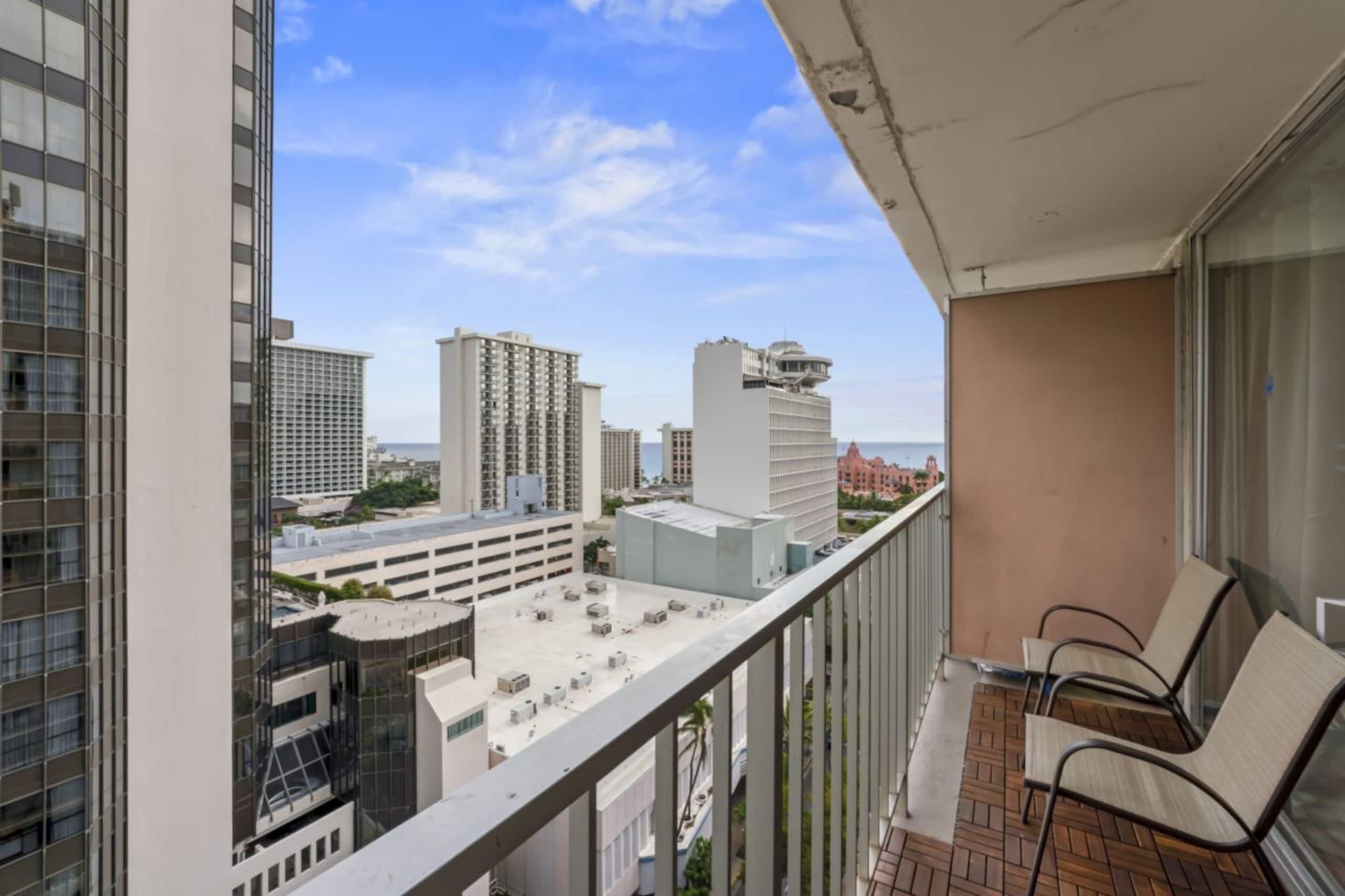 Condo in Honolulu · ★4.86 · Studio · 2 beds · 1 private bath - Image 22
