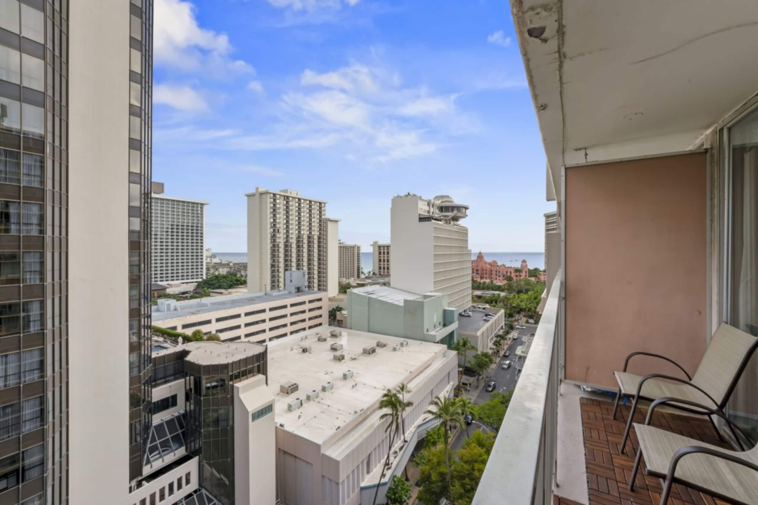 Condo in Honolulu · ★4.86 · Studio · 2 beds · 1 private bath - Image 28