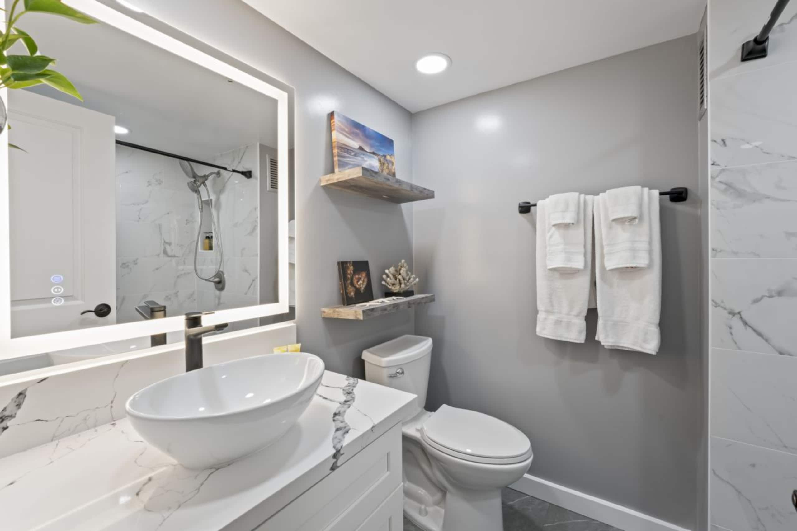 Condo in Honolulu · ★4.86 · Studio · 2 beds · 1 private bath - Image 23