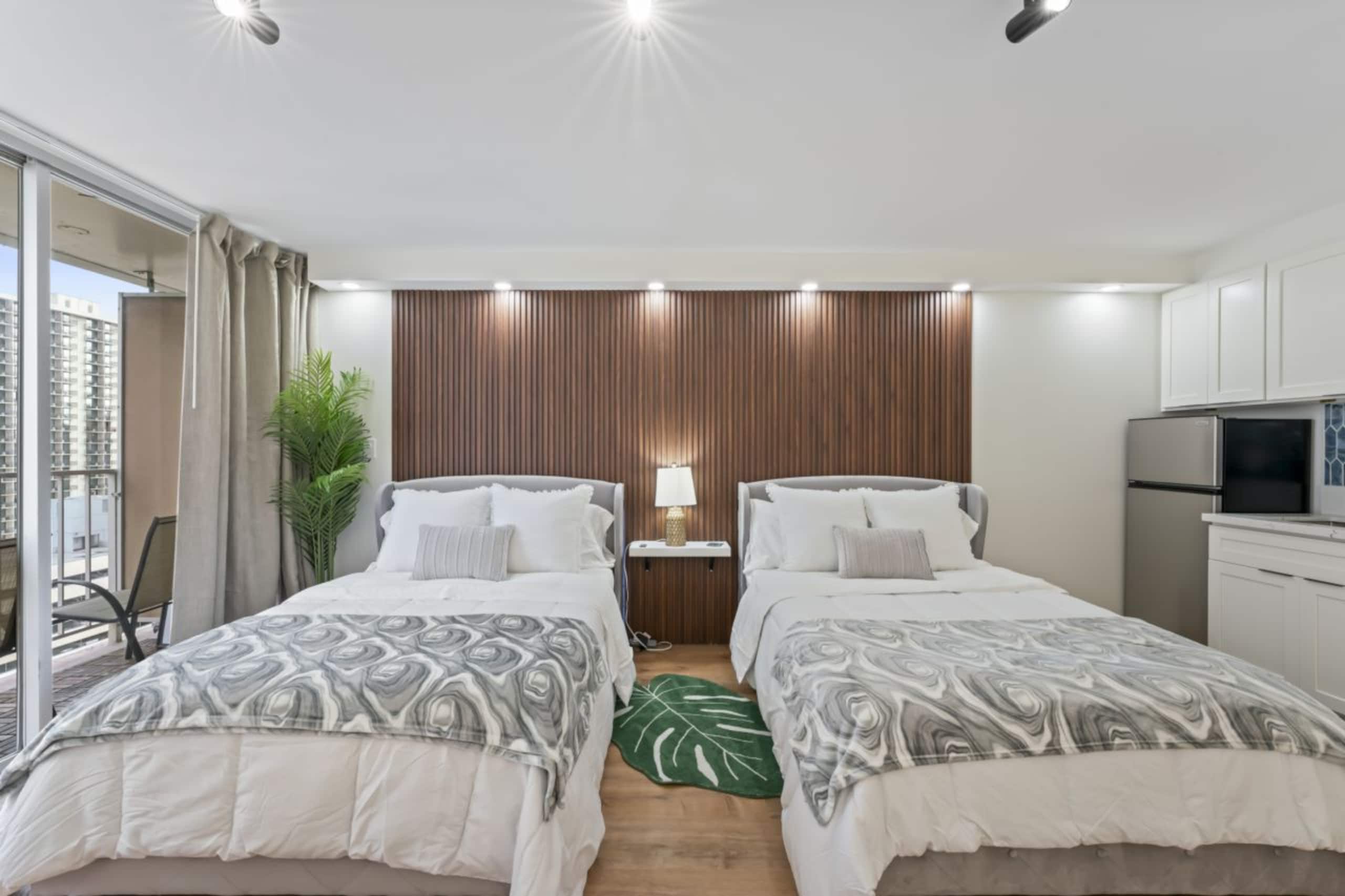 Condo in Honolulu · ★4.86 · Studio · 2 beds · 1 private bath - Image 34