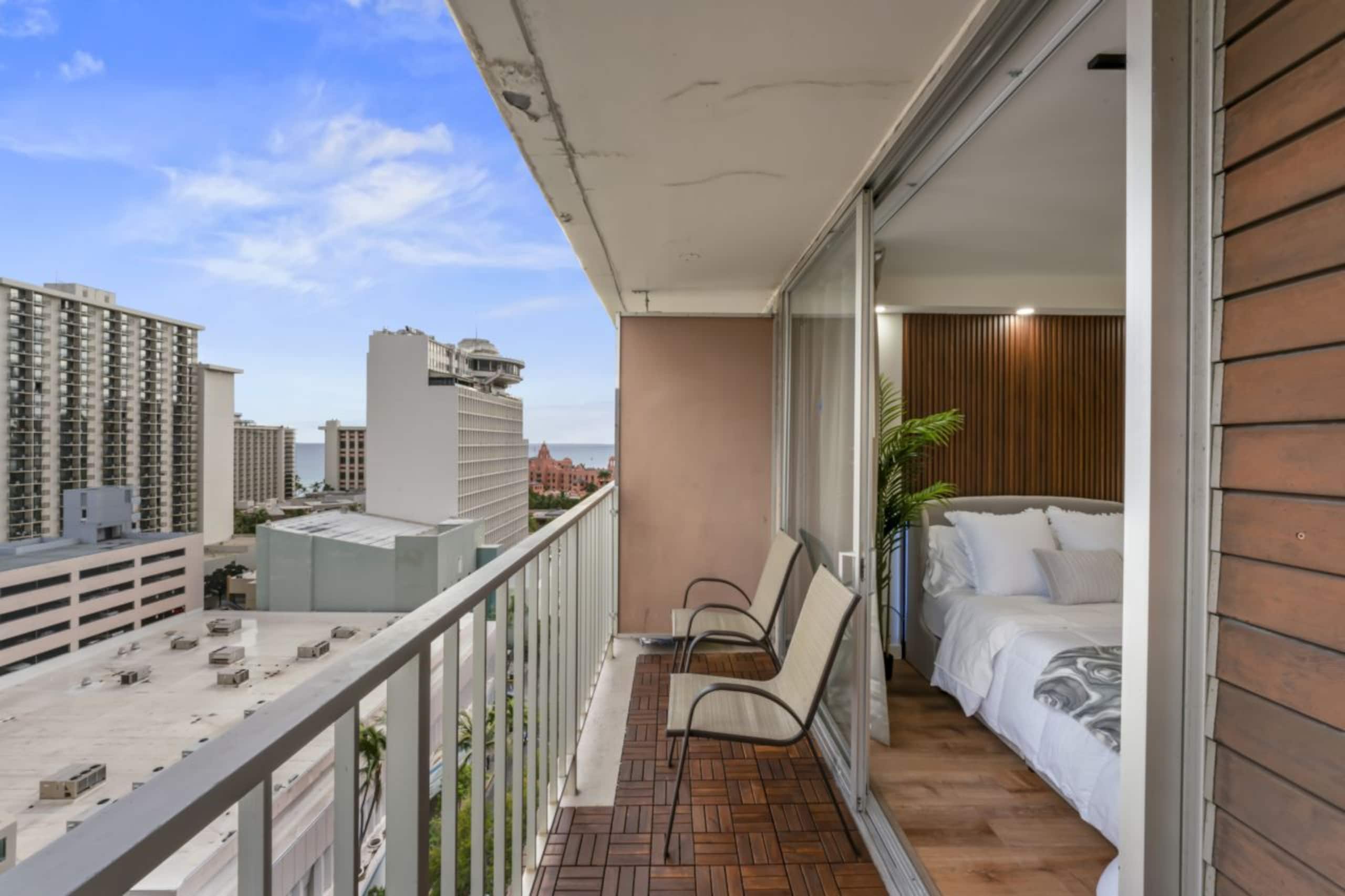 Condo in Honolulu · ★4.86 · Studio · 2 beds · 1 private bath - Image 24
