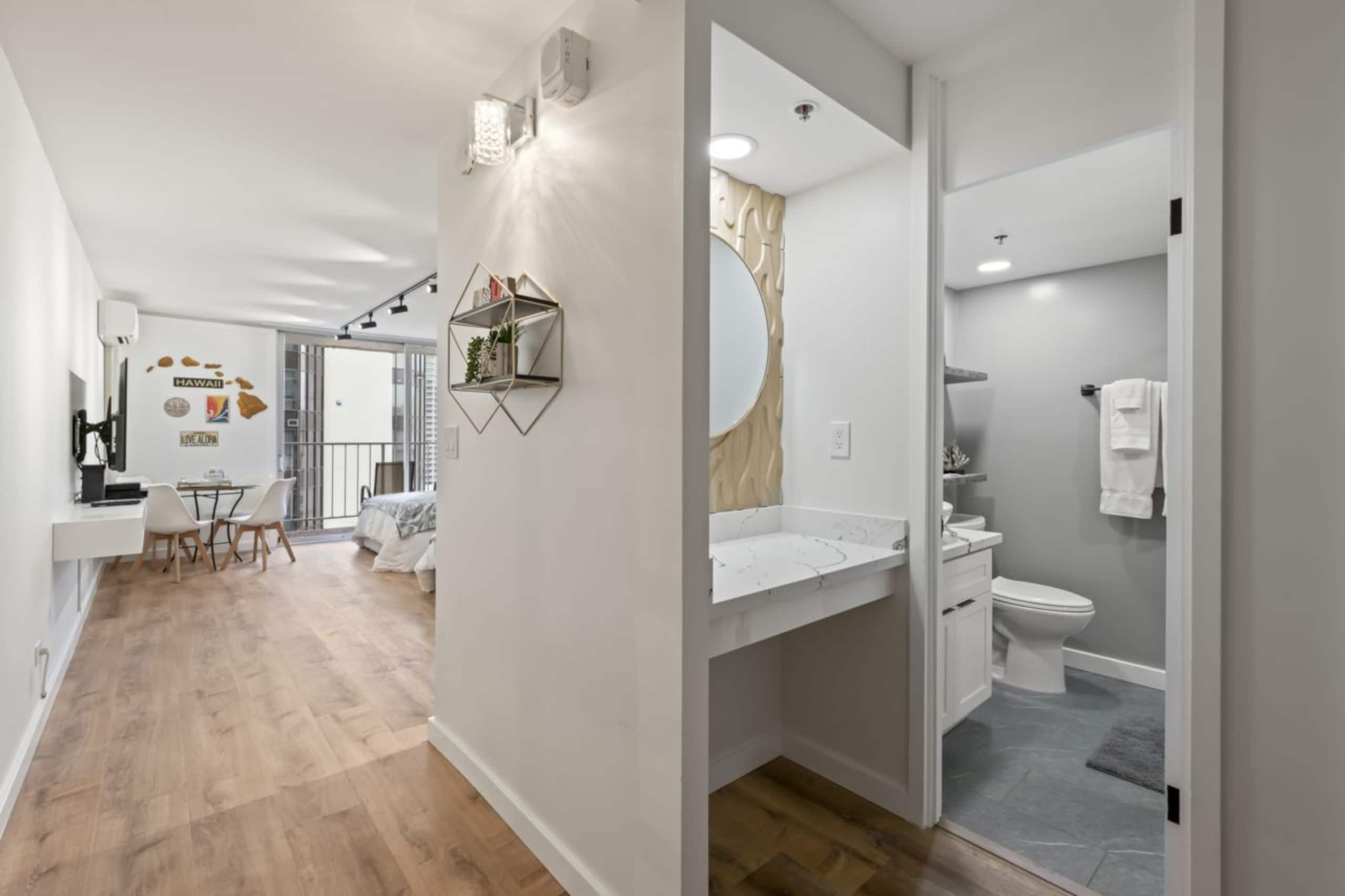 Condo in Honolulu · ★4.86 · Studio · 2 beds · 1 private bath - Image 20