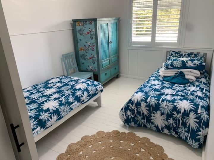 卧室4 （ 2张单人床）