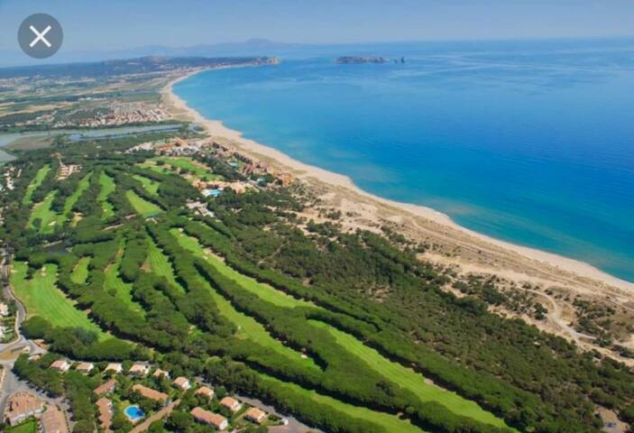 Casa de 3 hab, piscina, playa, delante del golf gallery image 2