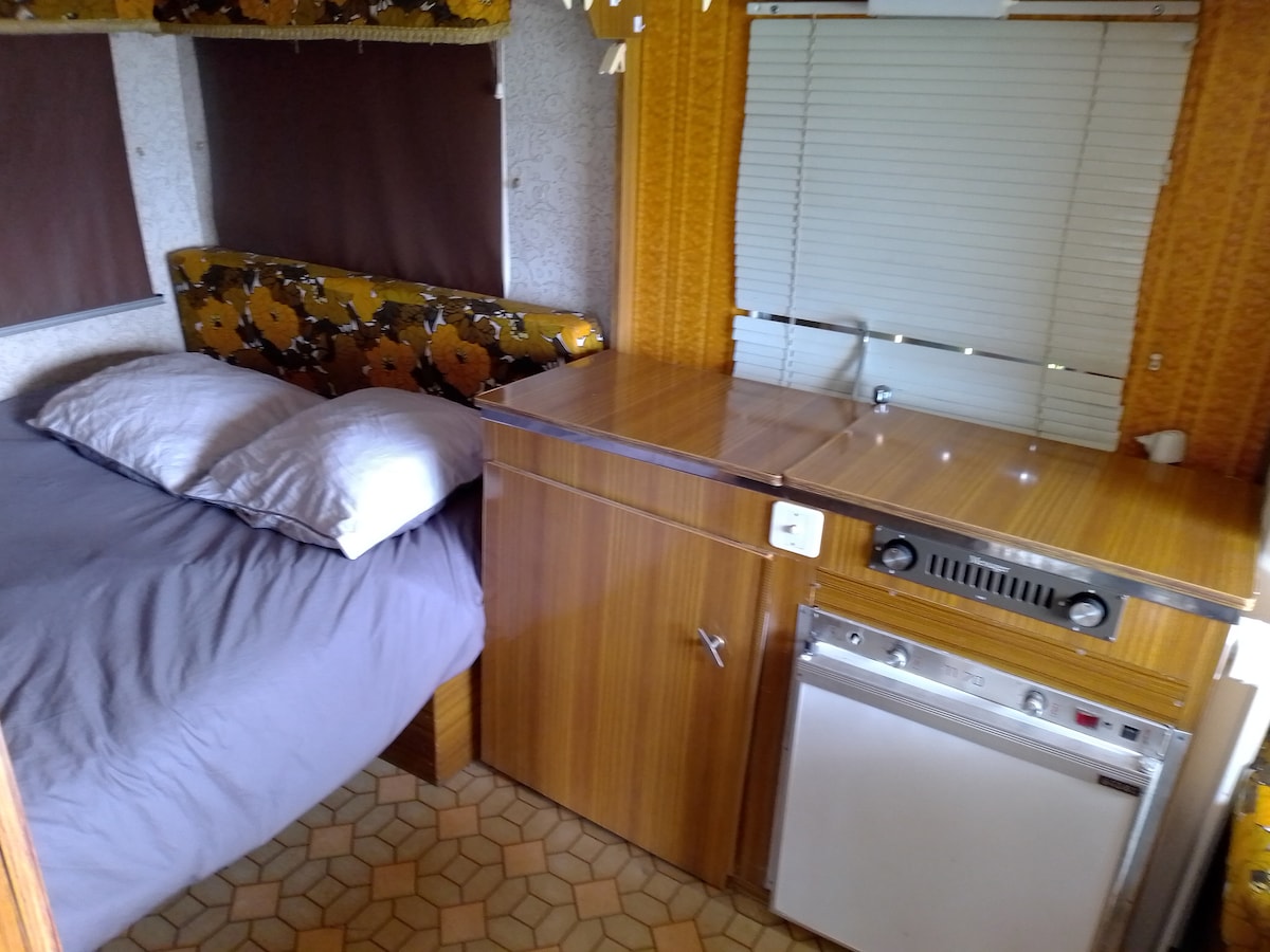 睡眠区-可睡2人（ 140 x 190 ）