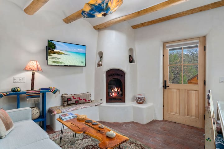 Light Filled  Studio Near Canyon Rd  & Museum Hill - Santa Fe, NM