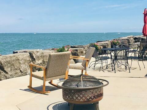 Beachcomber Gem on Lake Erie Private Bch 6Bed3Bath