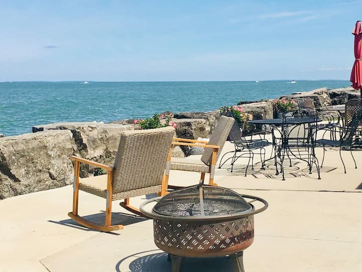 Beachcomber Gem on Lake Erie Private Bch 6Bed3Bath