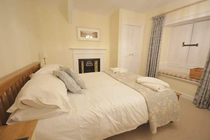 חדר שינה 1 
מיטת קינג סייז זוגית