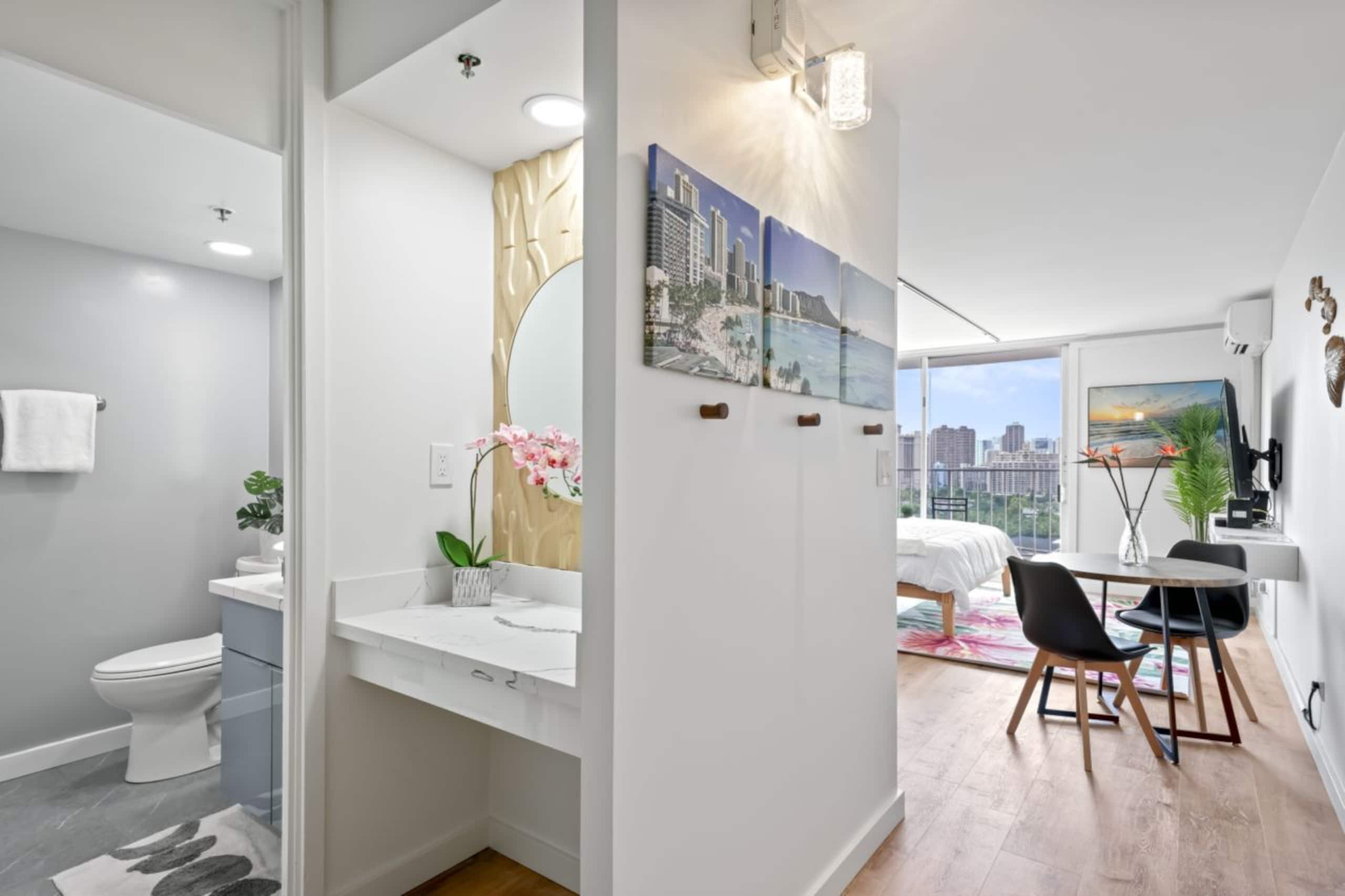 Condo in Honolulu · ★4.83 · Studio · 1 bed · 1 private bath - Image 12