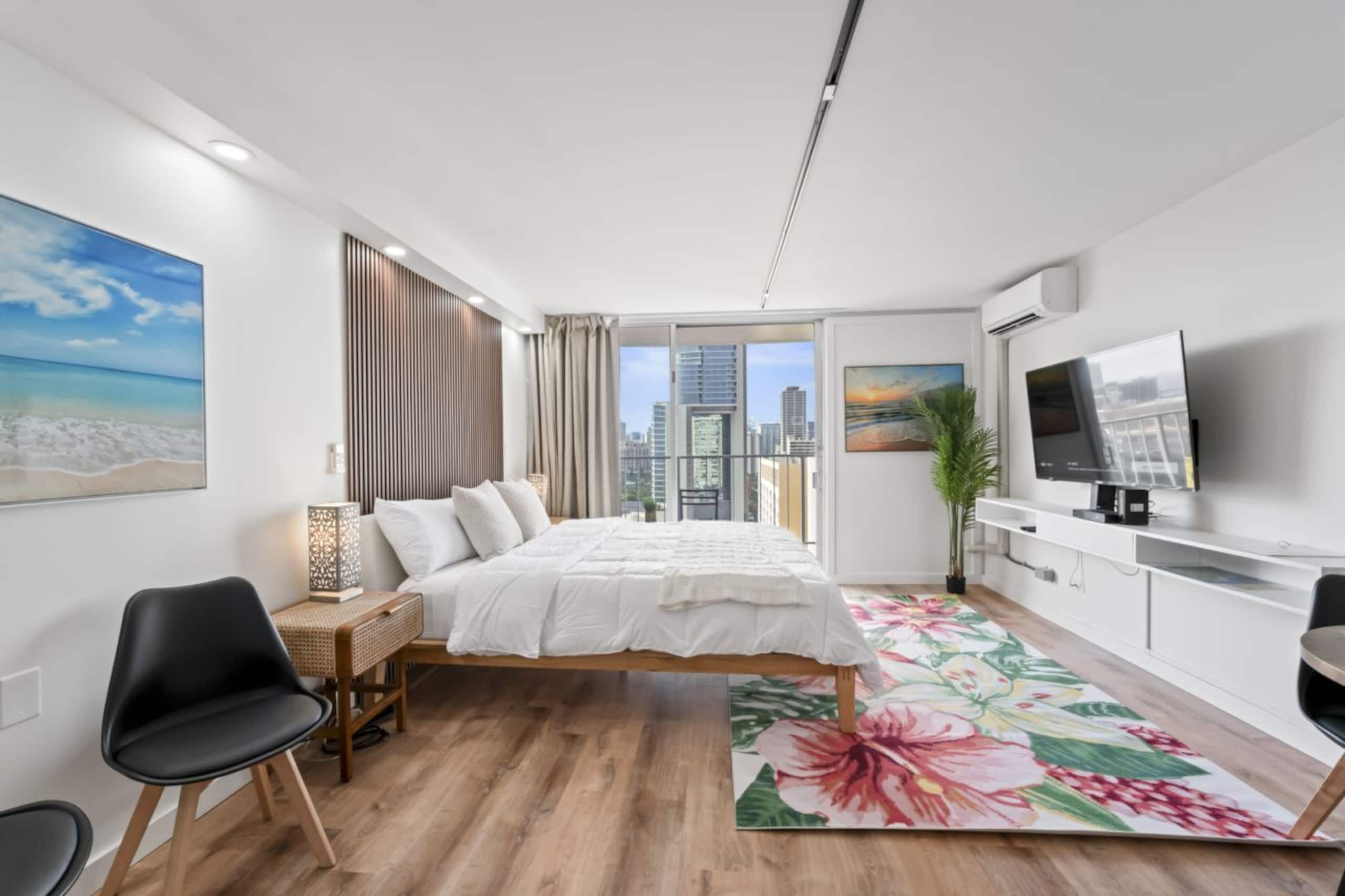 Condo in Honolulu · ★4.83 · Studio · 1 bed · 1 private bath - Image 1