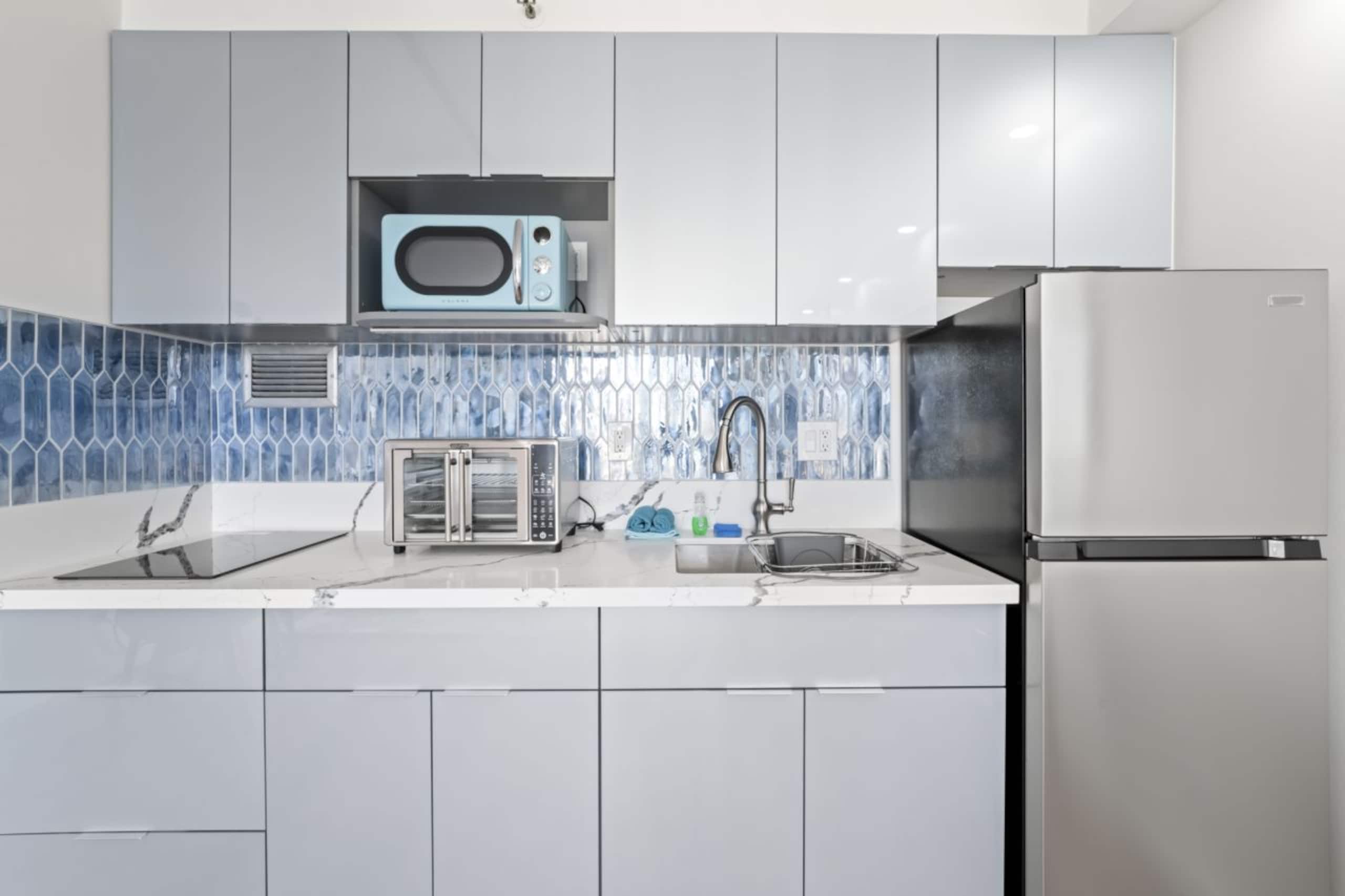 Condo in Honolulu · ★4.83 · Studio · 1 bed · 1 private bath - Image 9