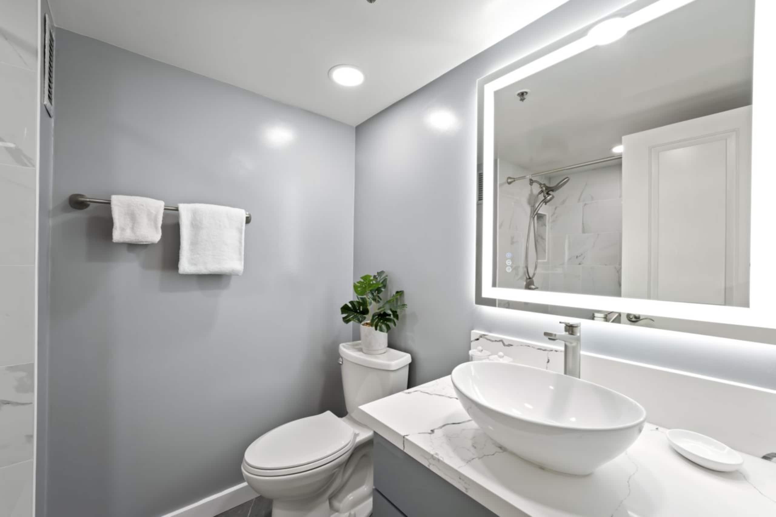 Condo in Honolulu · ★4.83 · Studio · 1 bed · 1 private bath - Image 5