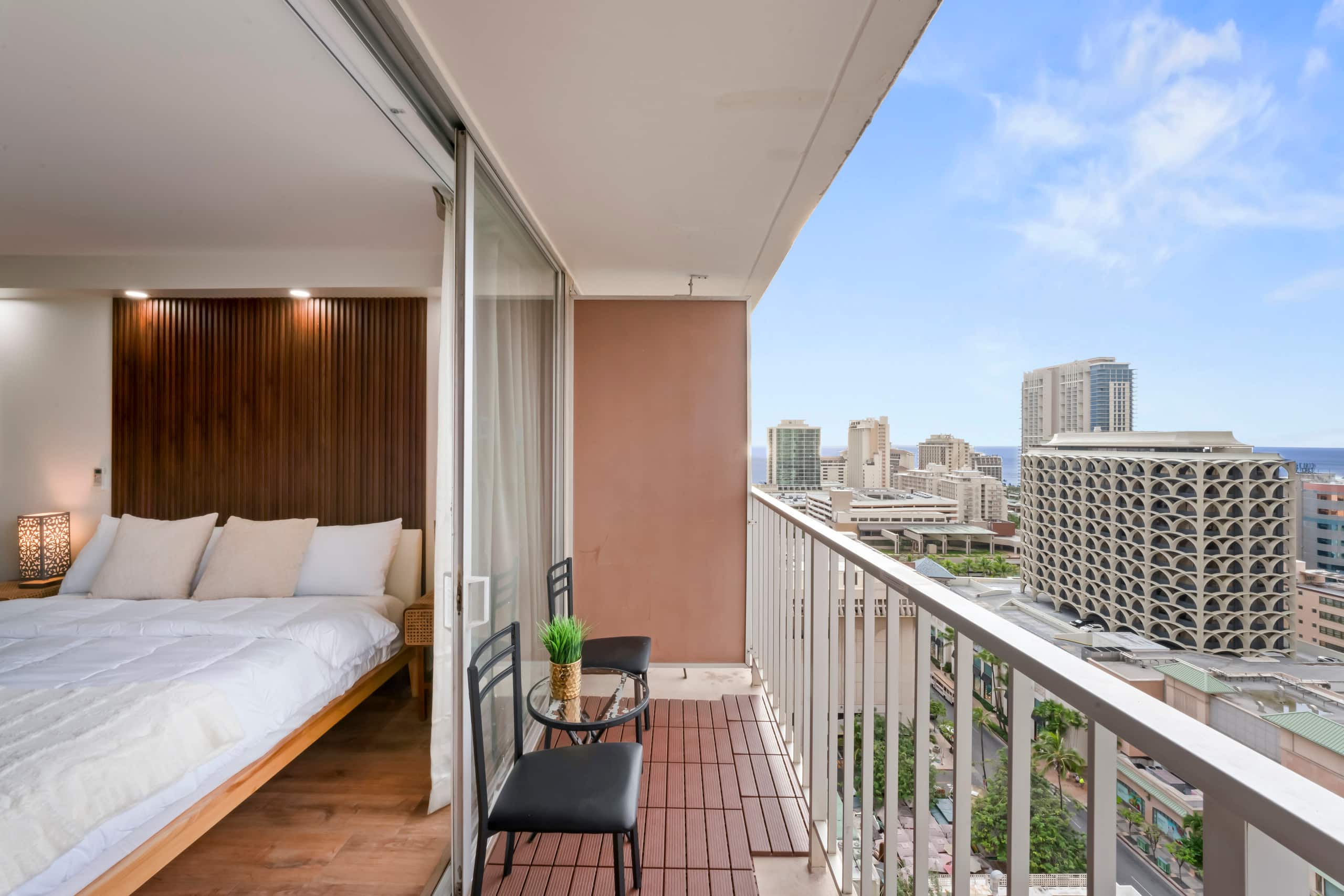 Condo in Honolulu · ★4.83 · Studio · 1 bed · 1 private bath - Image 15