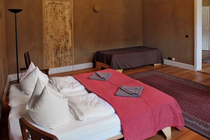 Schlafzimmer 2