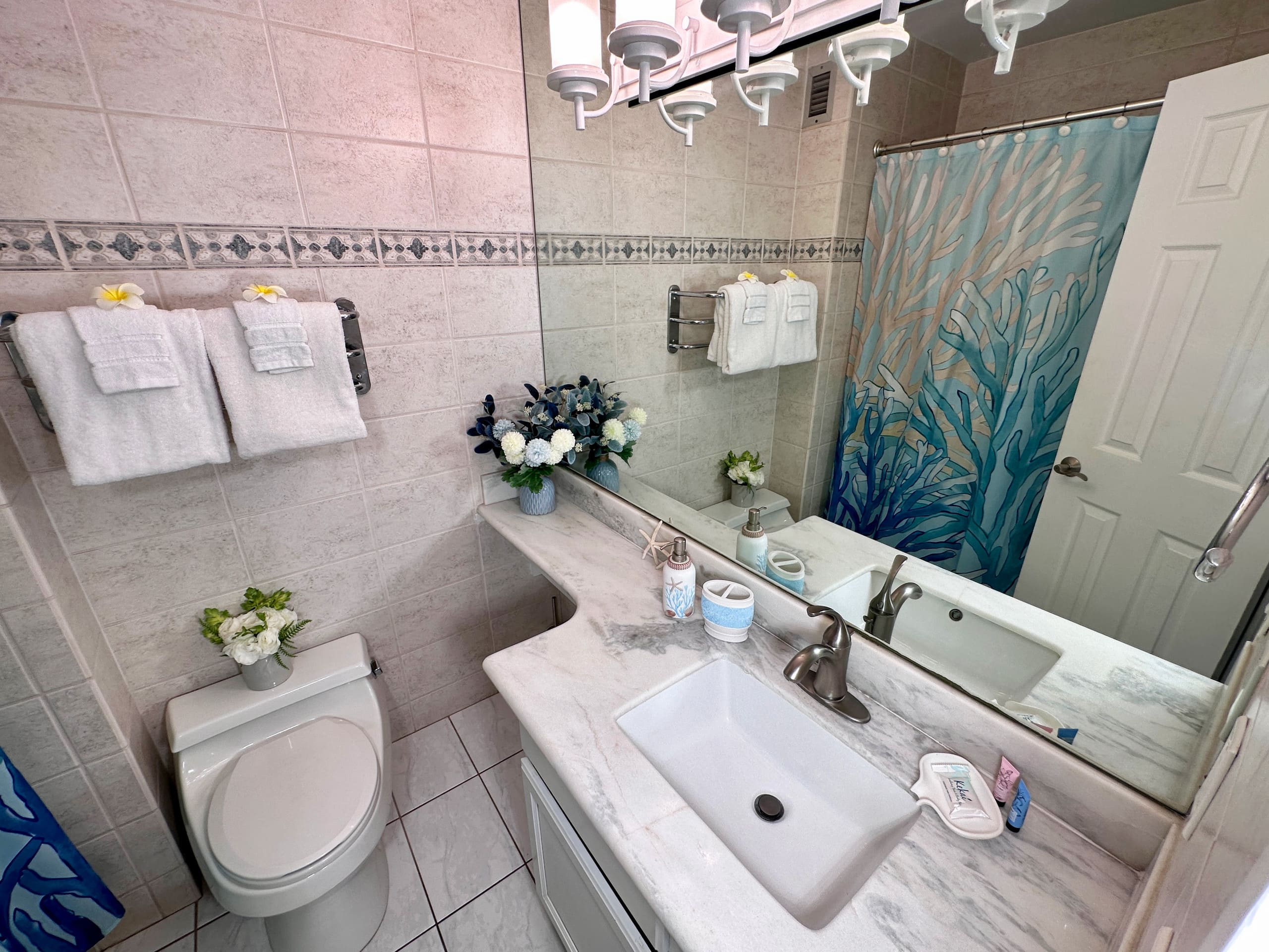Condo in Kihei · ★4.87 · 1 bedroom · 2 beds · 1 bath - Image 10