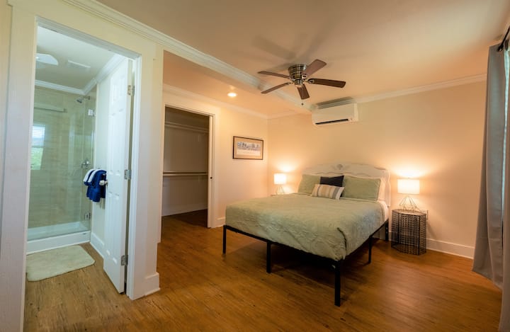 Kitanda cha malkia kinalala kwa starehe 2