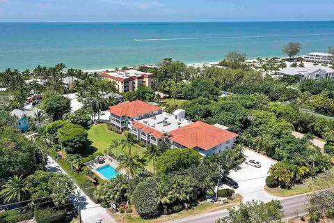 Breakers West B1, Steps to the Beach!