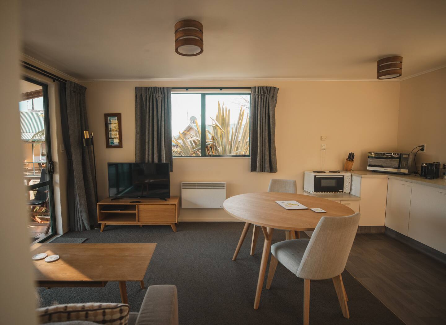 One-bedroom Unit In Garden Setting 4