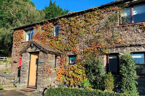Popular Airbnb listing: Fell Cottage – Gorgeous Luxury Lake District Gem in Coniston