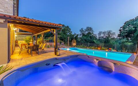 Casa Lea Istriana with pool and hot tub