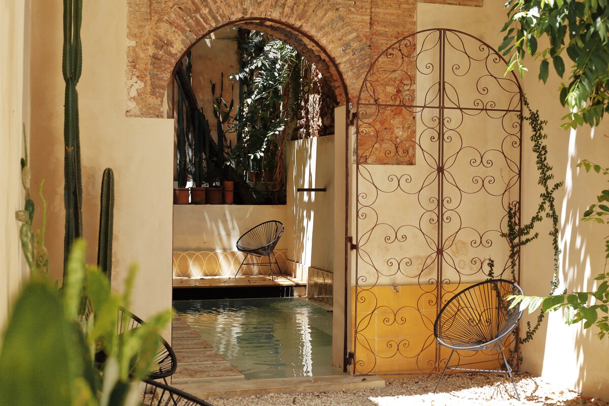 Loft Suite 6 with Pool in Colonial Villa — photo 5
