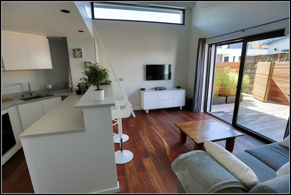 Popular Airbnb listing: Beaches and Golf within walking distance. Private parking. Air-conditioned. in Anglet