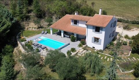 Mas des Doux Instants heated swimming pool ranked 5 *