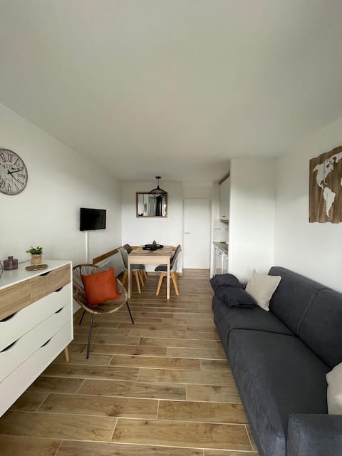 Successful Airbnb property: 2-bedroom apartment Arzon Port du Crouesty with pool in Arzon