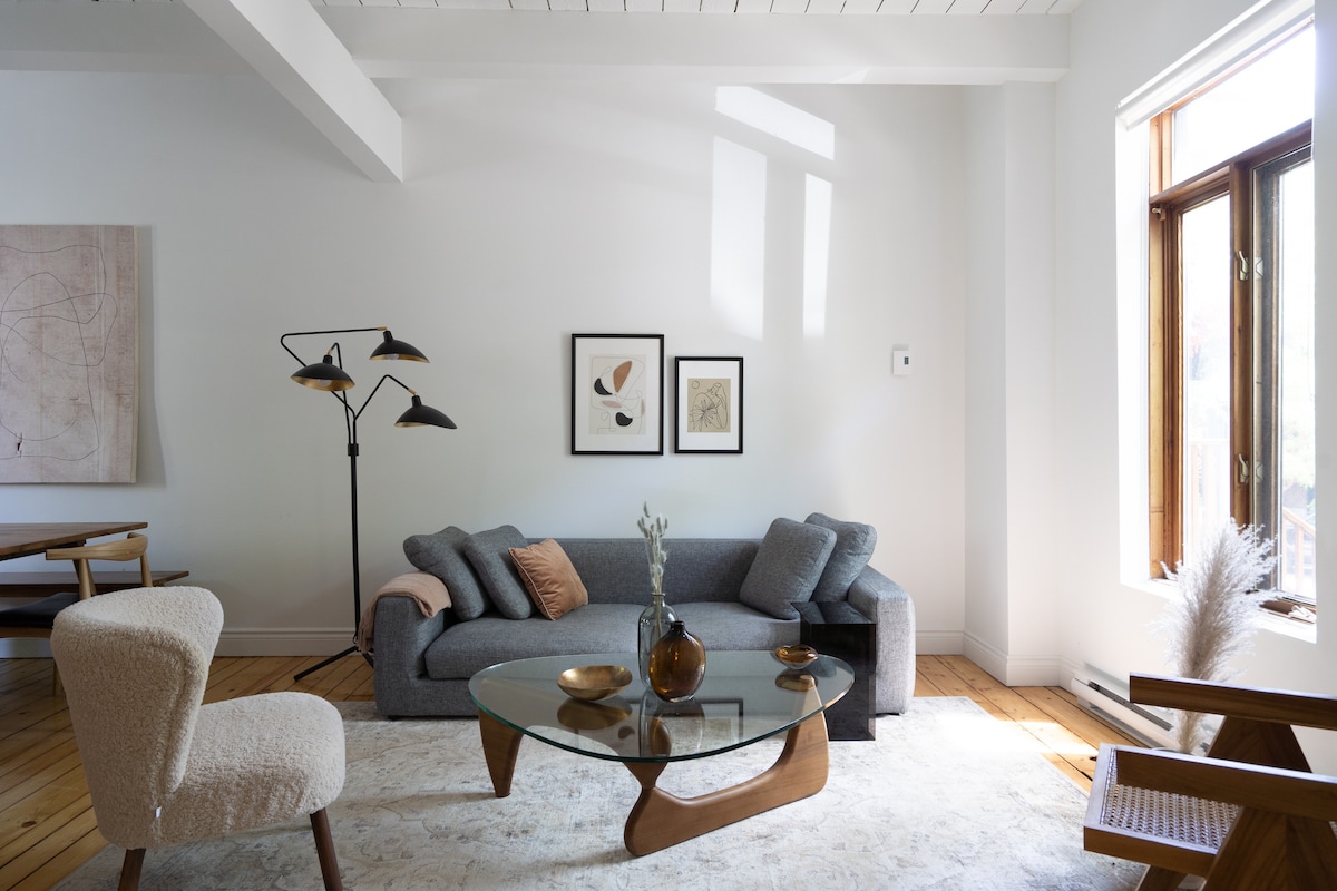 Charming Townhouse in Little Burgundy - Condominiums for Rent in