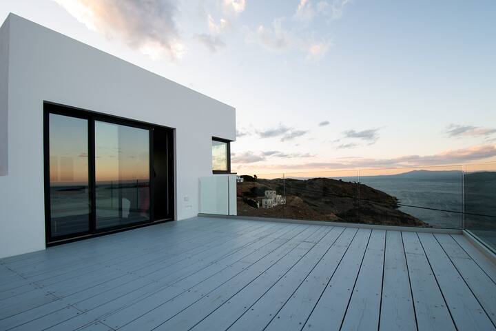 Blue Frames Summer House-Floating over the Aegean gallery image 2