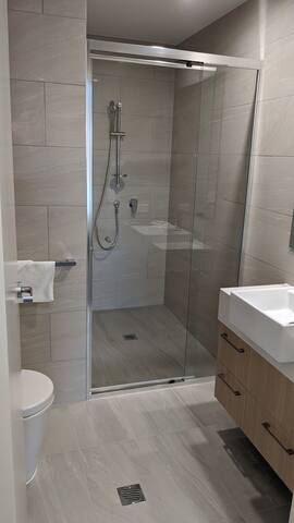 D. Stylish 2 bedroom apartment in Aparthotel gallery image 2