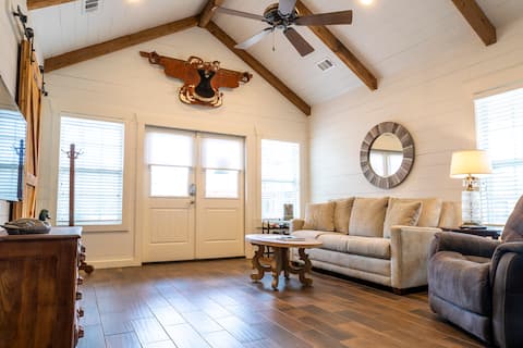 Successful Airbnb property: Clearly Hidden Acres Cottage and Farm in Jonesboro